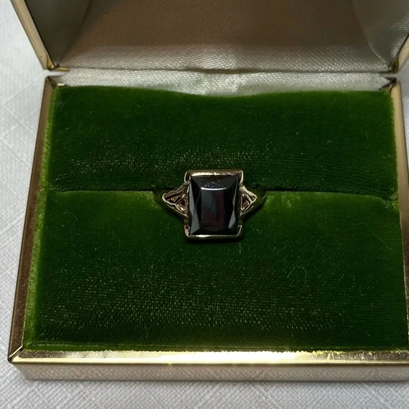 10K Yellow Gold VINTAGE HEMATITE RING - Picture 8 of 9